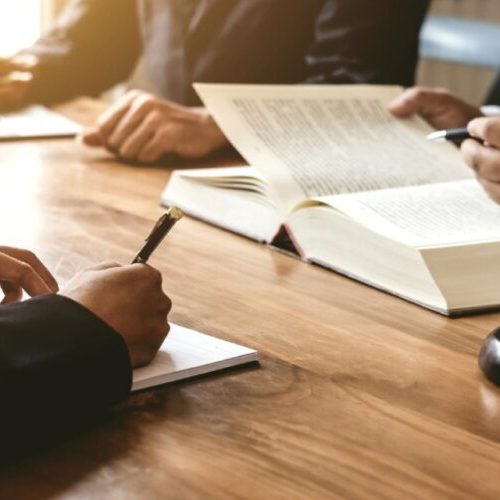 Pensao-alimenticia-apos-a-maioridade_-direito-ou-dever_-Laylla-Maia-Advocacia-rckp0vx7bpju7uj79zo5il0uup9p0a7oovzhozc688